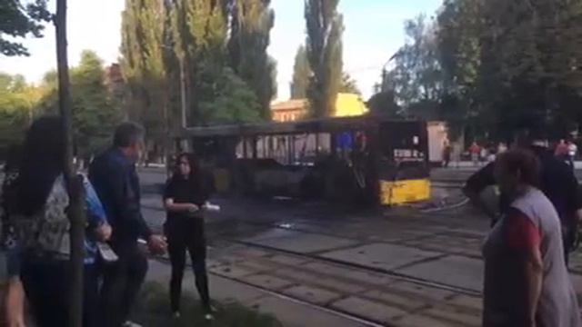 Пожар в Киеве! В Киеве на ходу загорелся автобус! 31.05.18 смотреть онлайн