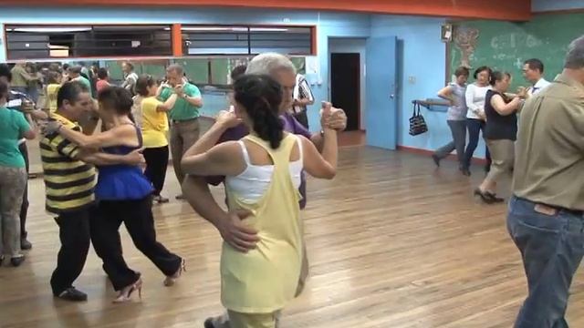 Taller para aprender a cantar tango смотреть онлайн