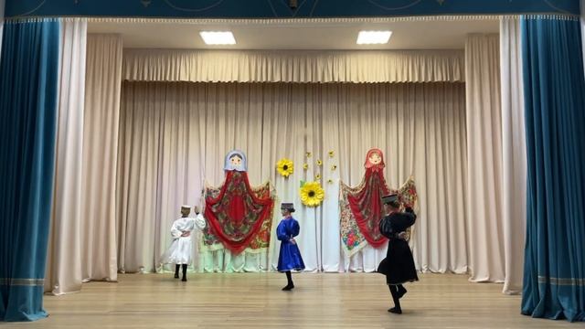 Танцевальное объединение "Аплодис" - калмыцкий танец "Чичирдык" смотреть онлайн