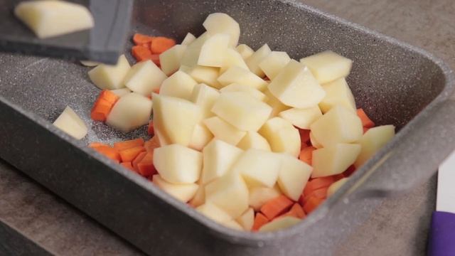 Не Жаркое из свинины в духовке. Как приготовить без воды, горшочков и сковороды смотреть онлайн