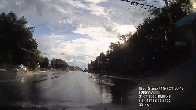 Залило лобовое стекло (SilverStone F1 HYBRID S-BOT) смотреть онлайн