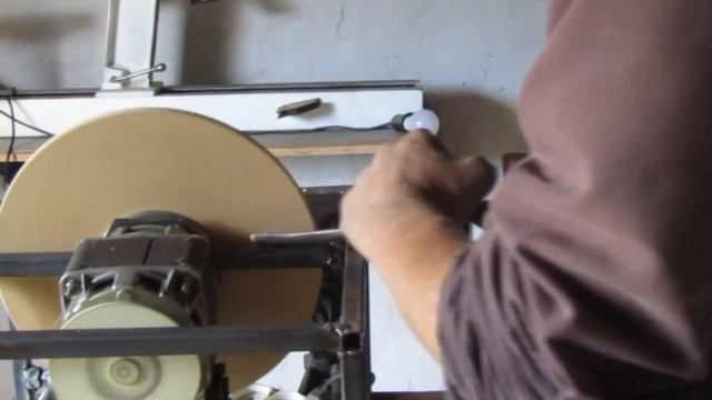 Из МАЛЕНЬКОГО движка получился БОЛЬШОЙ станок. Made a mashine out of a waster engine. смотреть онлайн
