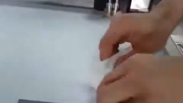 Планшетный режущий плоттер DCZ в процессе резки абажура из ПВХ на раскроечном столе, режущий плотте смотреть онлайн