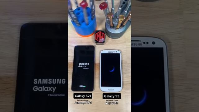Galaxy S3 vs Galaxy S21 which one powers ON first?! ? #samsung #phones #wireless смотреть онлайн
