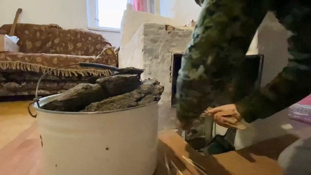 Как затопить печь на кизяке смотреть онлайн