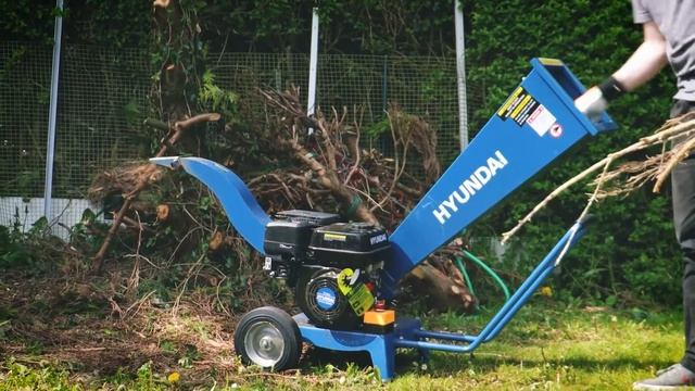 The Hyundai HYCH6560 60mm Petrol 4-stroke Garden Wood Chipper By Hyundai Power Products смотреть онлайн