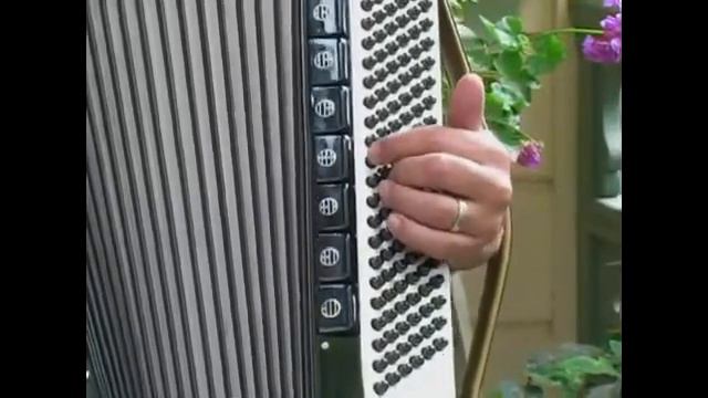 How to Play a Classic Accordion Oompah Sound смотреть онлайн