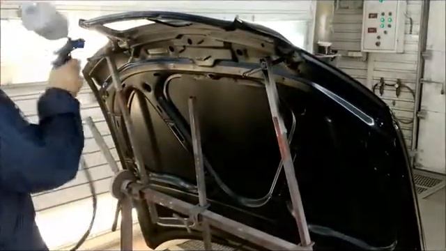 Покраска капота автомобиля в кузовном центре GutWagen.ru смотреть онлайн