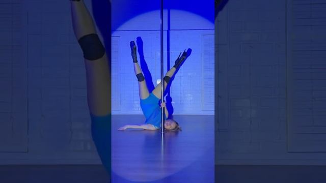 EXOTIC POLE DANCE настолько многообразен. Это поистине одно из самых зрелищных направлений. смотреть онлайн