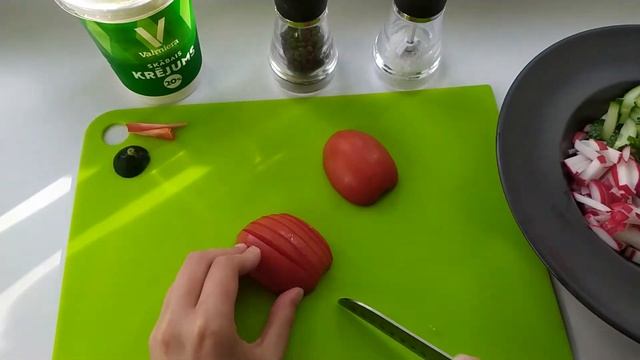 Зелёный салат со сметаной. смотреть онлайн