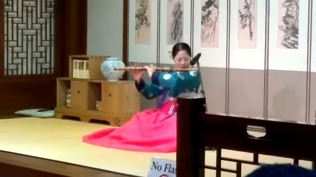 Игра на флейте. Korean Traditional Cultural Experience