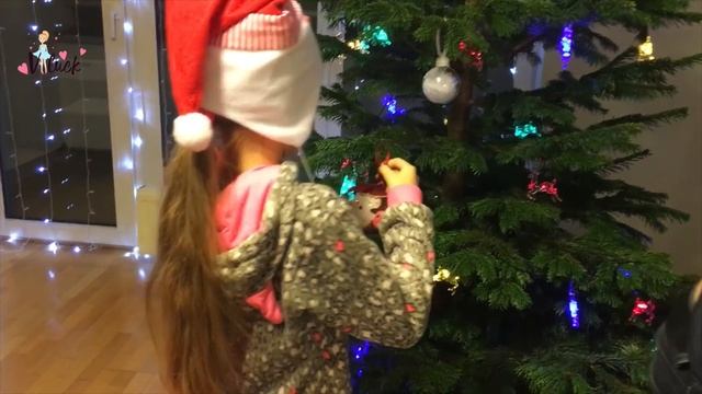 Влада украшает елку! Мама рисует на окнах! НОВЫЙ ГОД 2018 смотреть онлайн