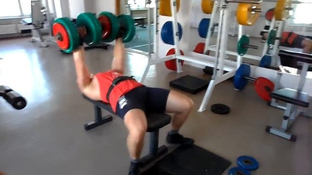 Жим гантелей лежа 55 кг на 5 раз смотреть онлайн