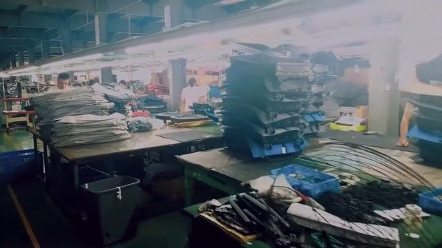 Посещение фабрики в Китае по производству чемоданов. Товары из Китая. смотреть онлайн