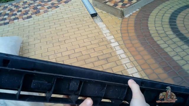 КАК СДЕЛАТЬ ВОДООТВОД С ПОМОЩЬЮ ПЛАСТИКОВЫХ ЛОТКОВ. ПОВЕРХНОСТНАЯ ДРЕНАЖНАЯ СИСТЕМА смотреть онлайн