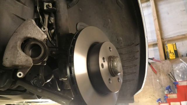 Mercedes C Class Kompressor W204 2007 Front Brake Discs And Pads Removal Replacement