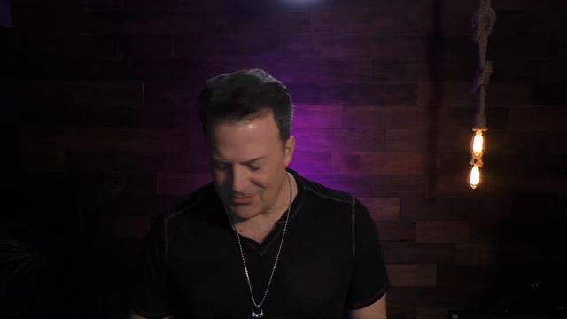 My Eyes Adored You, Piano Man, Play The Game and more! смотреть онлайн