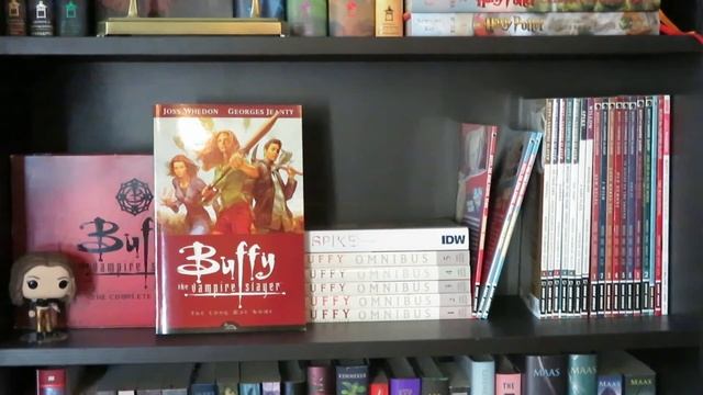 Bookshelf Tour 2020: Over 1000 BOOKS!! смотреть онлайн