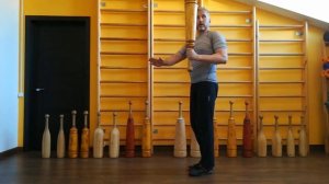 Упражнения с булавами. Часть 08. Скрученная уткатасана и вирабхадрасана