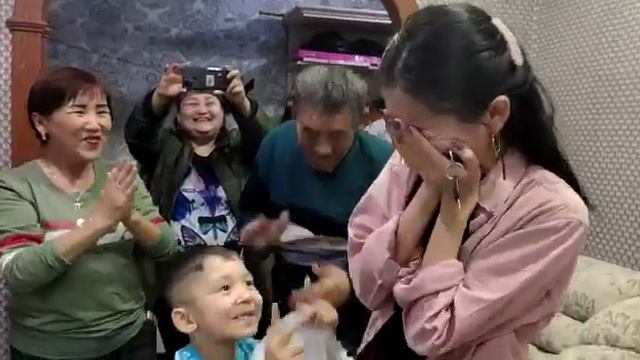 Подарили машину на день рождения. Сюрприз от родителей дочери. смотреть онлайн