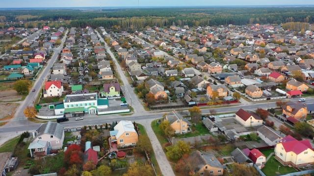 Осенний пролет над частным сектором. Пинск 4К ? #васькапилот смотреть онлайн