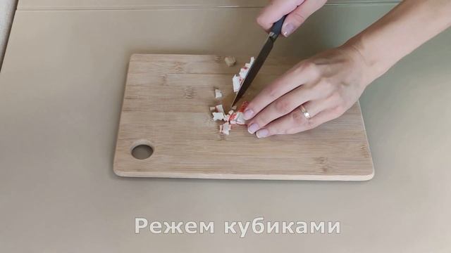 Салат "Коррида". Слоеный салат с кукурузой, крабовыми палочками и помидорами смотреть онлайн