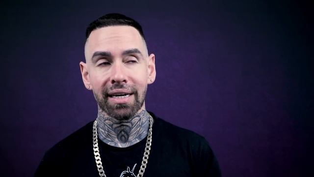 Perfumer Reviews 'FlowerBomb' By Viktor & Rolf