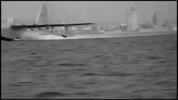 Howard Hughes' Real Flight Of The Spruce Goose (Aviator)