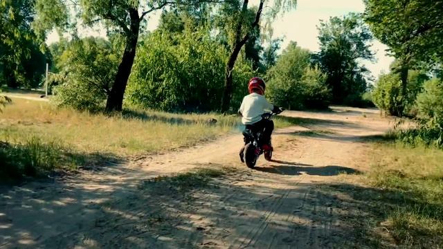 Bike Stuck in the Sand смотреть онлайн