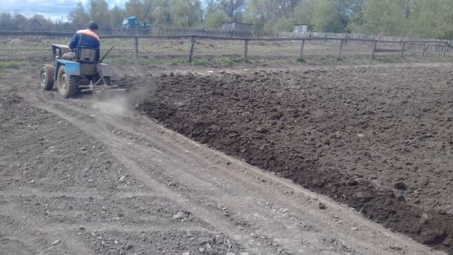 пашем минитрактором. весна 2018. Ульяновская область. смотреть онлайн