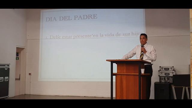 El día del Padre Pastor Santiago Calvache Iglesia Bautista Renacer Londres смотреть онлайн