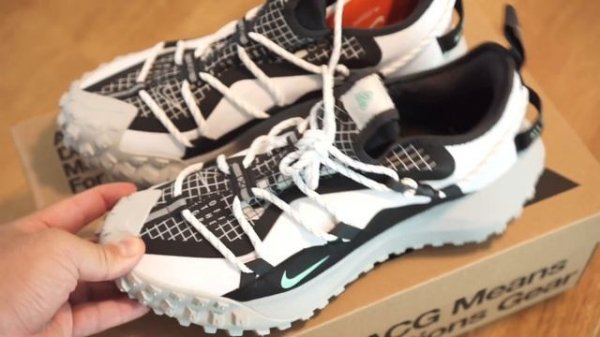 Nike ACG Mountain Fly Low SE White and Black