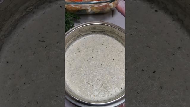 Это так вкусно! нежное филе рыбы под сливочным. соусом с овощами.... смотреть онлайн