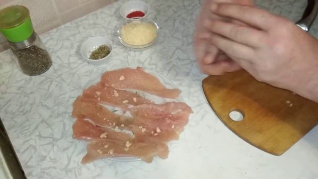 Кабачковые рулеты с курицей.Очень интересная закуска. смотреть онлайн
