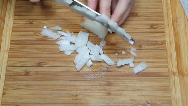 Давно знаю этот рецепт! Готовлю каждую неделю Салат с Морской капусты! Он такой вкусный!