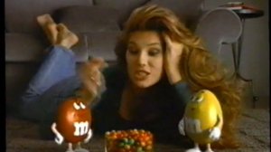 1995 M & M's «Daisy Fuentes - Partial to Red» TV Commercial