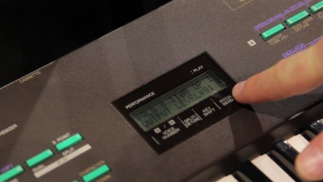 Yamaha DX21 Basics - Operators смотреть онлайн