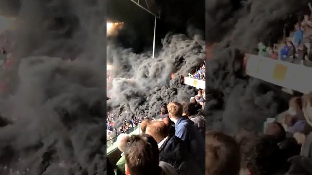 MEGA ROOKBOM PSV - AJAX / HUGE SMOKE BOMB IN FOOTBALL STADION смотреть онлайн