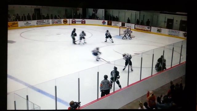 Liberty Hockey: Steven Bellew Hip Check смотреть онлайн