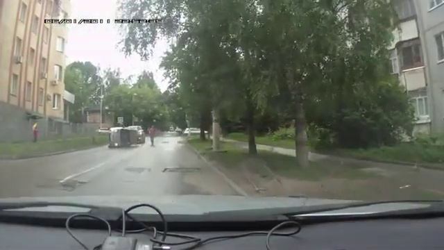 Женщина перевернула тачку . смотреть онлайн