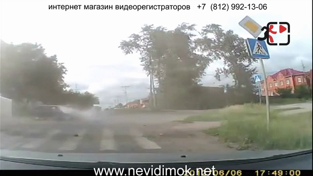 Разборки на перекрестке. Авария на видеорегистратор смотреть онлайн