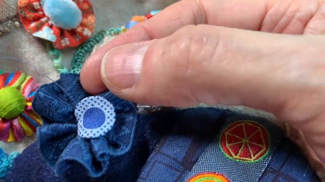 How To Make Ribbon Flowers Out of Any Ribbon смотреть онлайн