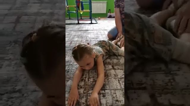 учимся ползать при ДЦП смотреть онлайн