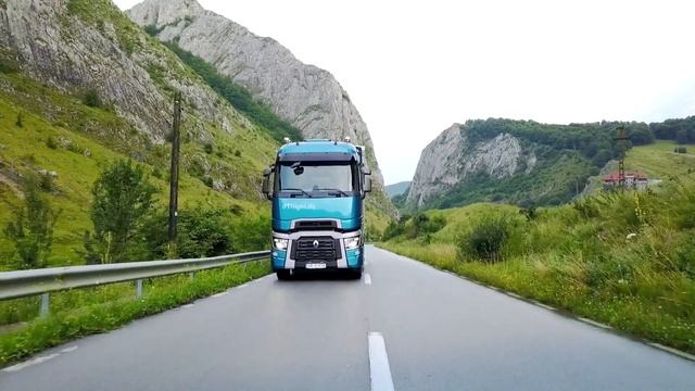 Renault Trucks #THighLife