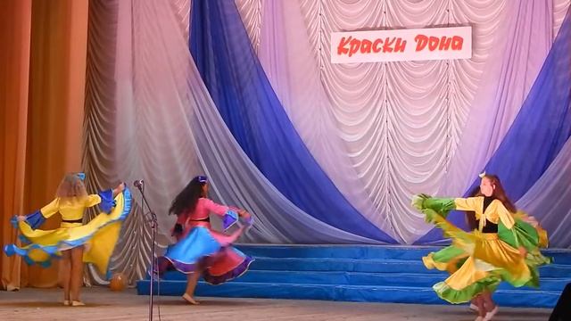 Семикаракорск. Выступление детских коллективов в РДК. цыганский танец смотреть онлайн