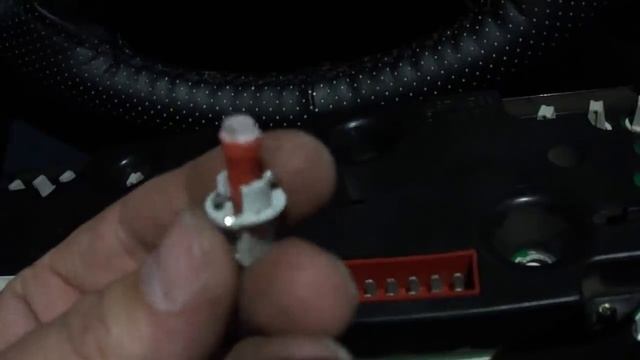 Как заменить лампочки в приборной панели Chevrolet Niva