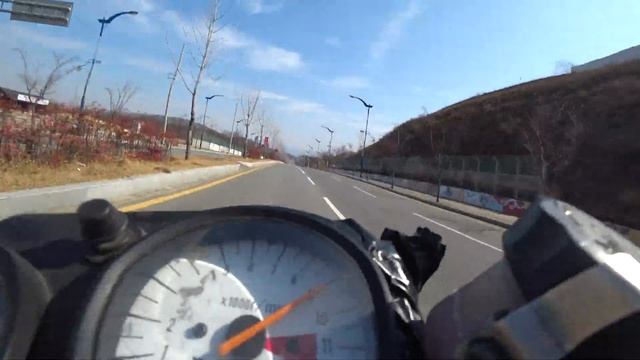 Suzuki TL1000S Riding in traffic 2. смотреть онлайн