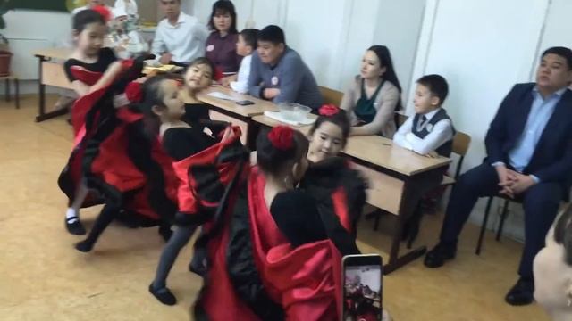Испанский танец. 50 школа. 1 класс смотреть онлайн