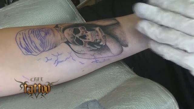 Студия татуировки TATTOOchel, мастер Евгений Андреев (девушка с черепом) смотреть онлайн