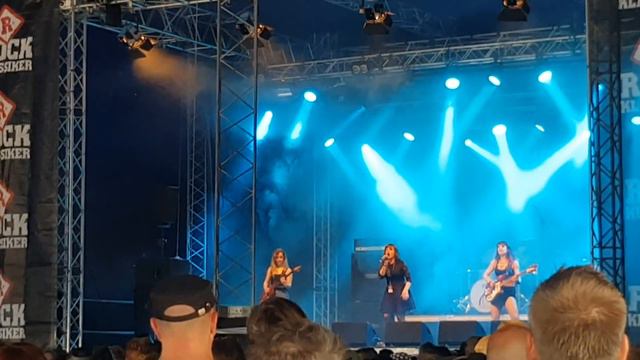 Black Mamba (Live at Sweden Rock Festival 2019) смотреть онлайн